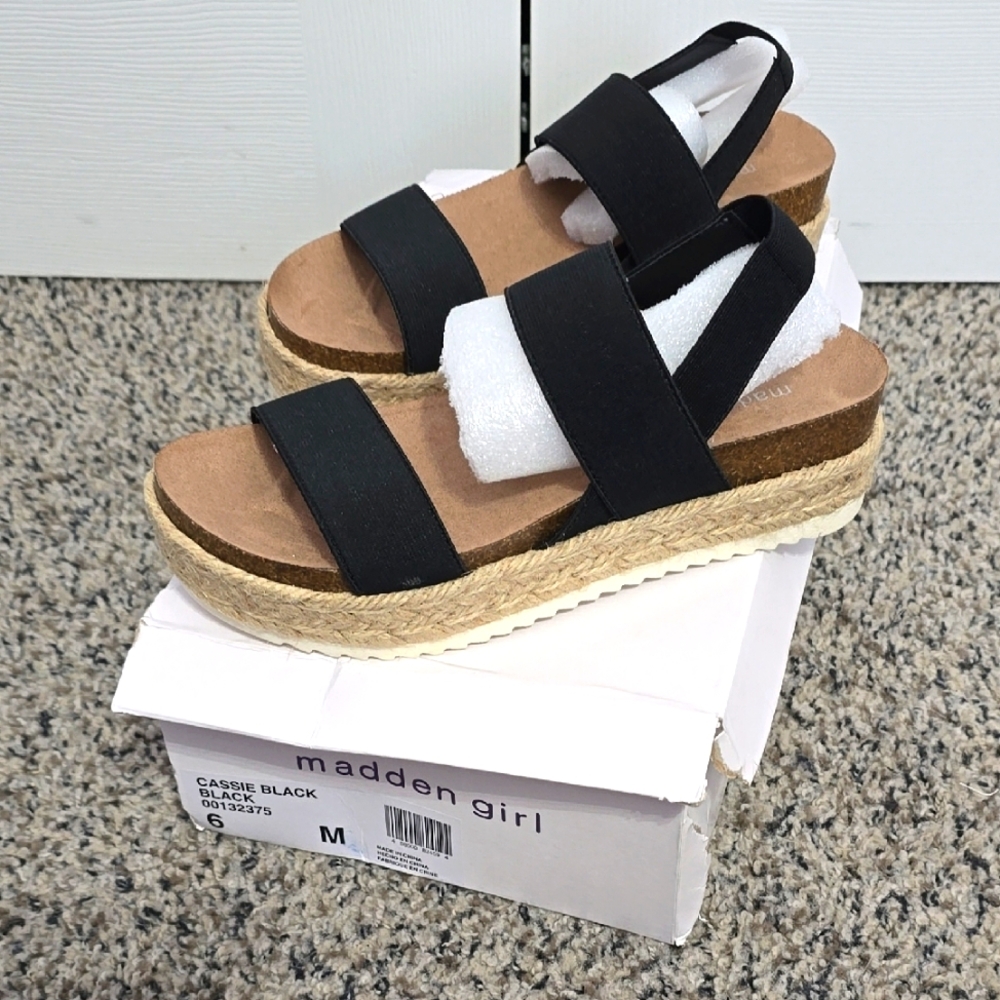 🆕️ Madden Girl Cassie Sandals